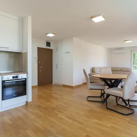 Premium Stan 70 Βελιγράδι